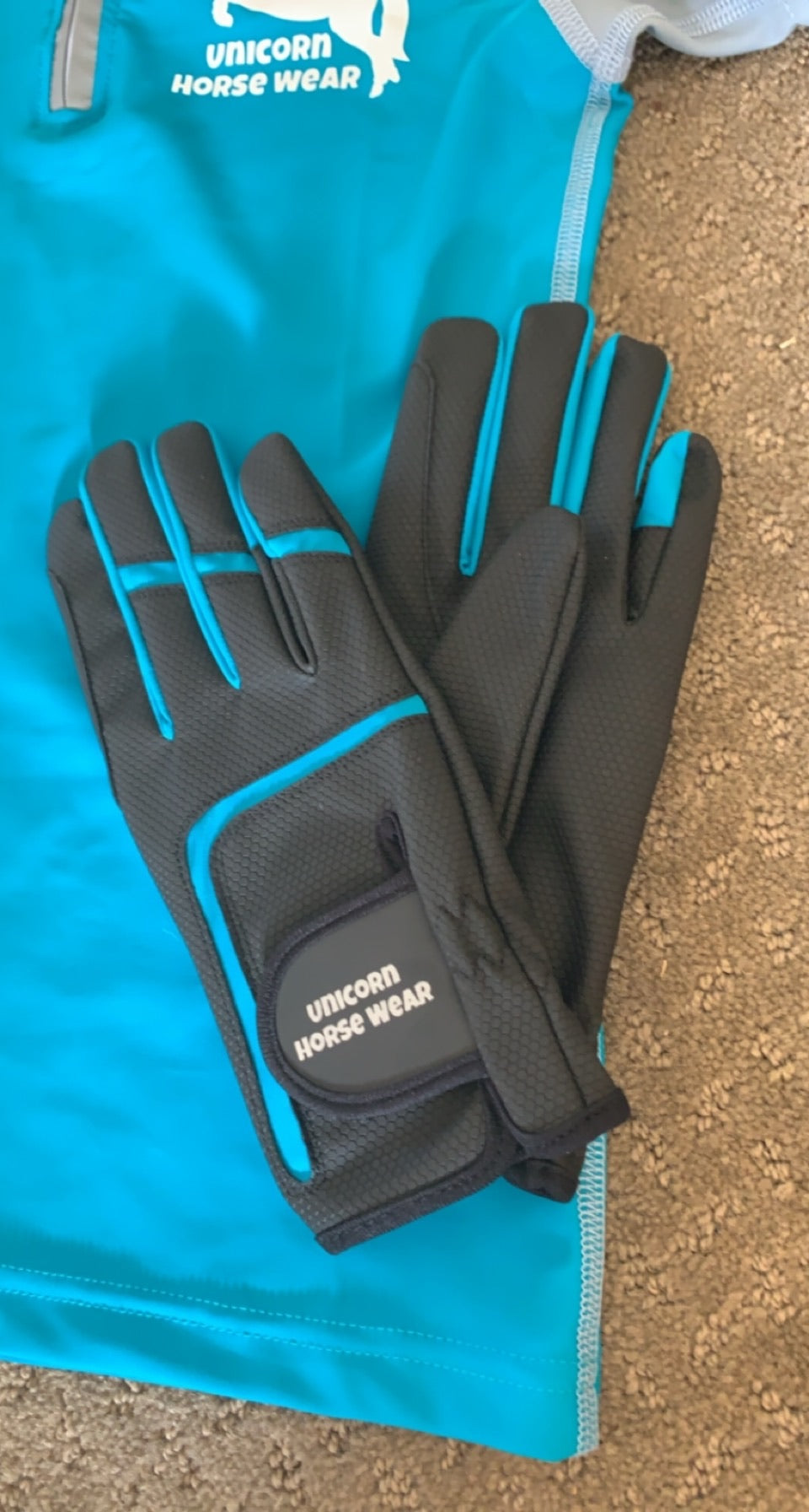 Child’s Teal Riding Gloves